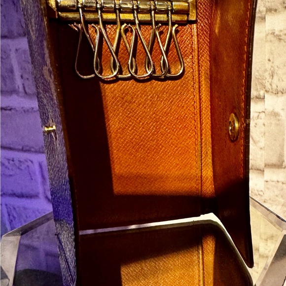Louis Vuitton 6 Key Holder - Picture 7 of 8